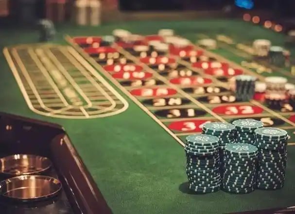 Myanmar National League ဘောလုံးပွဲ shwebalu တွင် live betting ကြည့်ရှုကစားနေသောပုံ